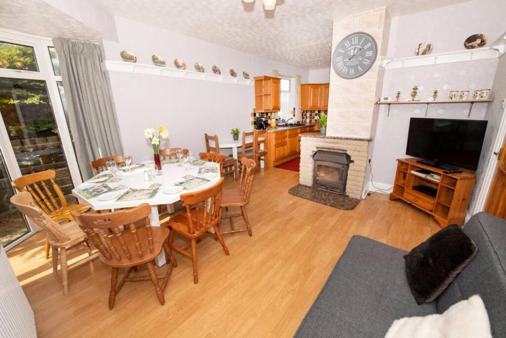 The Bungalow At Seaway'S, Sleeps 11 + Driffield Exterior photo
