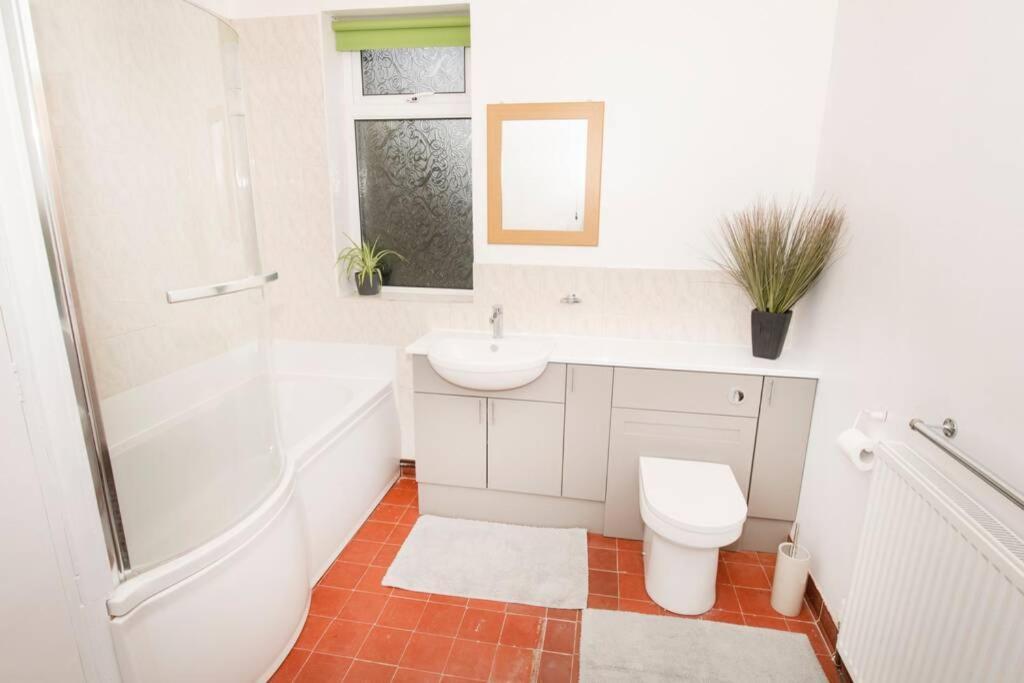 The Bungalow At Seaway'S, Sleeps 11 + Driffield Exterior photo