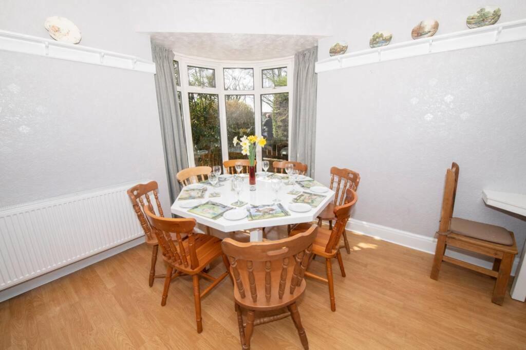 The Bungalow At Seaway'S, Sleeps 11 + Driffield Exterior photo