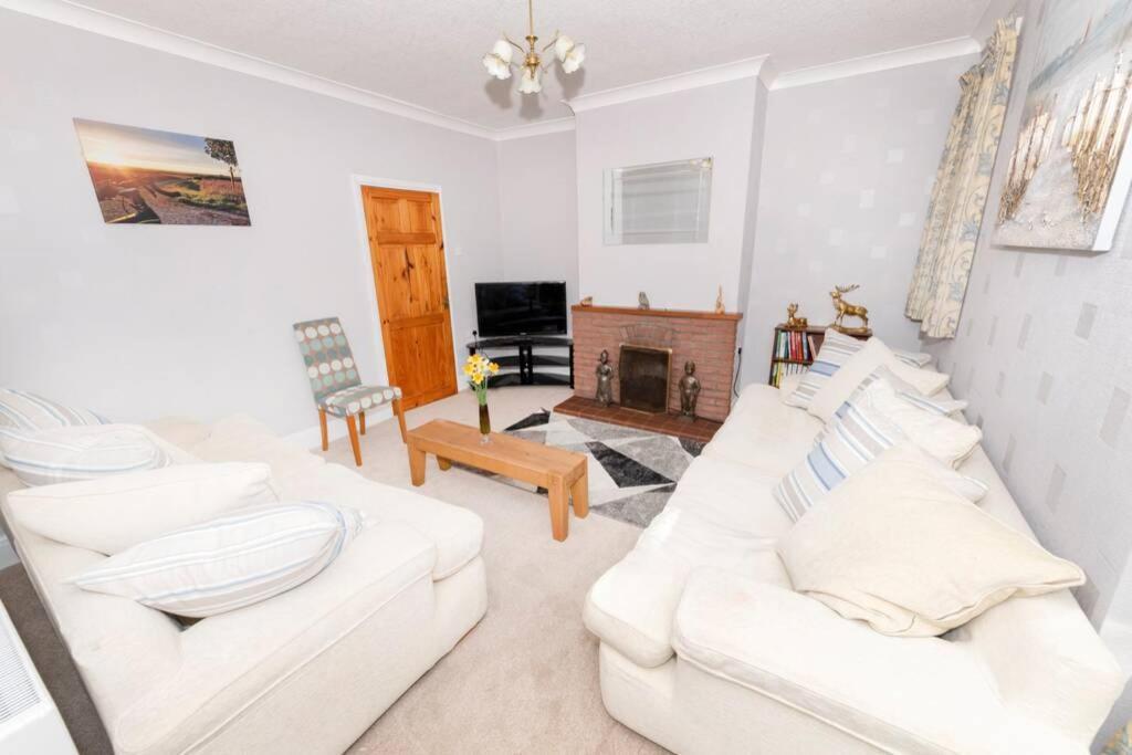 The Bungalow At Seaway'S, Sleeps 11 + Driffield Exterior photo