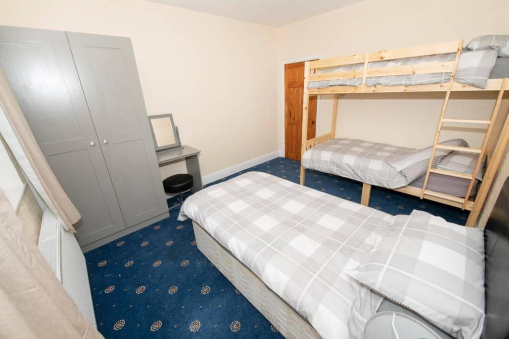 The Bungalow At Seaway'S, Sleeps 11 + Driffield Exterior photo