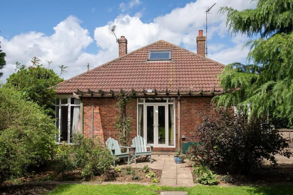 The Bungalow At Seaway'S, Sleeps 11 + Driffield Exterior photo