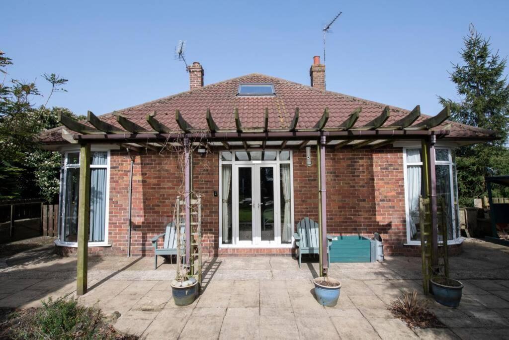 The Bungalow At Seaway'S, Sleeps 11 + Driffield Exterior photo